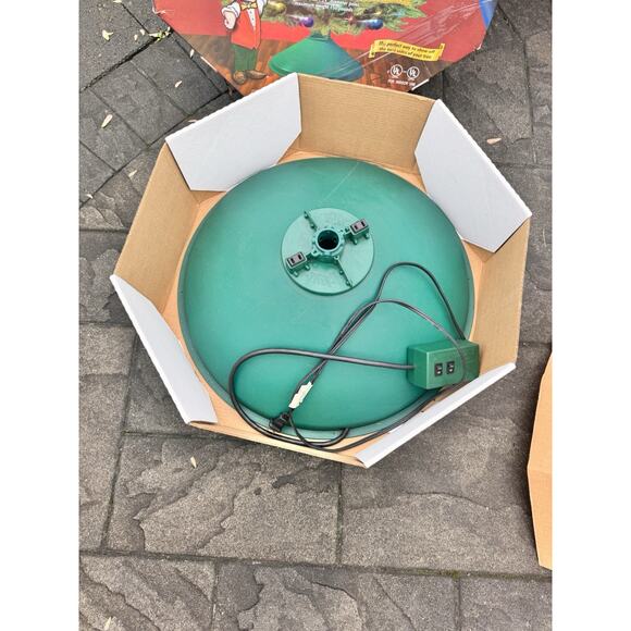 EZ Rotating Christmas Tree Stand Rotates 360° For Artificial Trees Upto 8.5 Feet - Picture 4 of 15